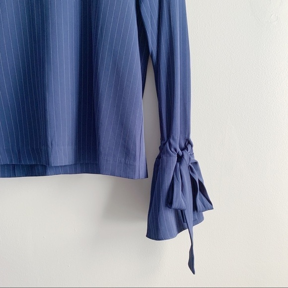 J.O.A Los Angeles • Pinstripe Bell Sleeves‎ Tie Wrist Top in Navy Blue, Size XS - Picture 5 of 11